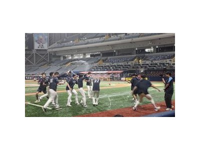 박세웅 3년 만에 10승 달성 팀원들 물벼락으로 축하 썸네일