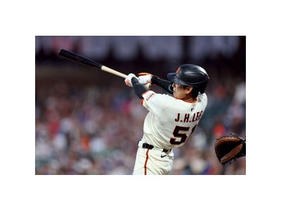 이정후 투런으로 추격 성공 MLB 첫 출전에 화끈한 첫 발 썸네일
