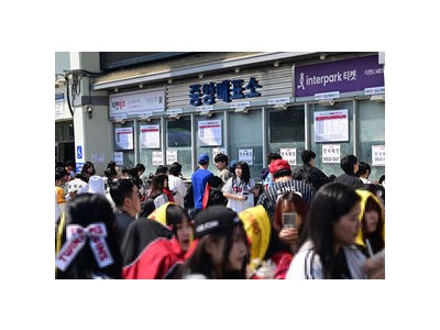 프로야구 개막에 열기 뜨거운 팬들 썸네일